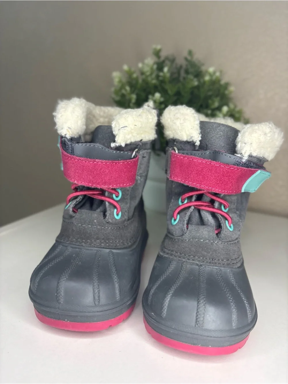 Cat & Jack Toddler Girls Gray Pink Winter Snow Boots Size 5 Faux Shearling